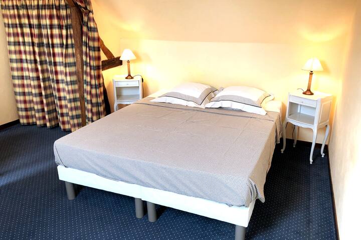 1 - ви етаж спалня със спално бельо 160x200