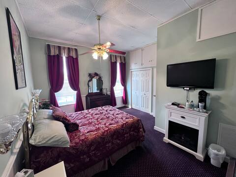 Historic Commercial Hotel(1868),Sally Rand Suite