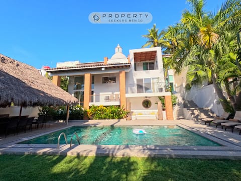 Steps from beach, pool & privacy!