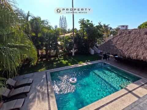 Steps from beach, pool & privacy!