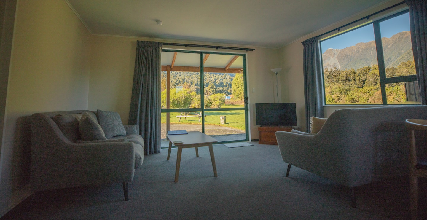 Two-bedroom Unit With Beautiful Mountain Views 2