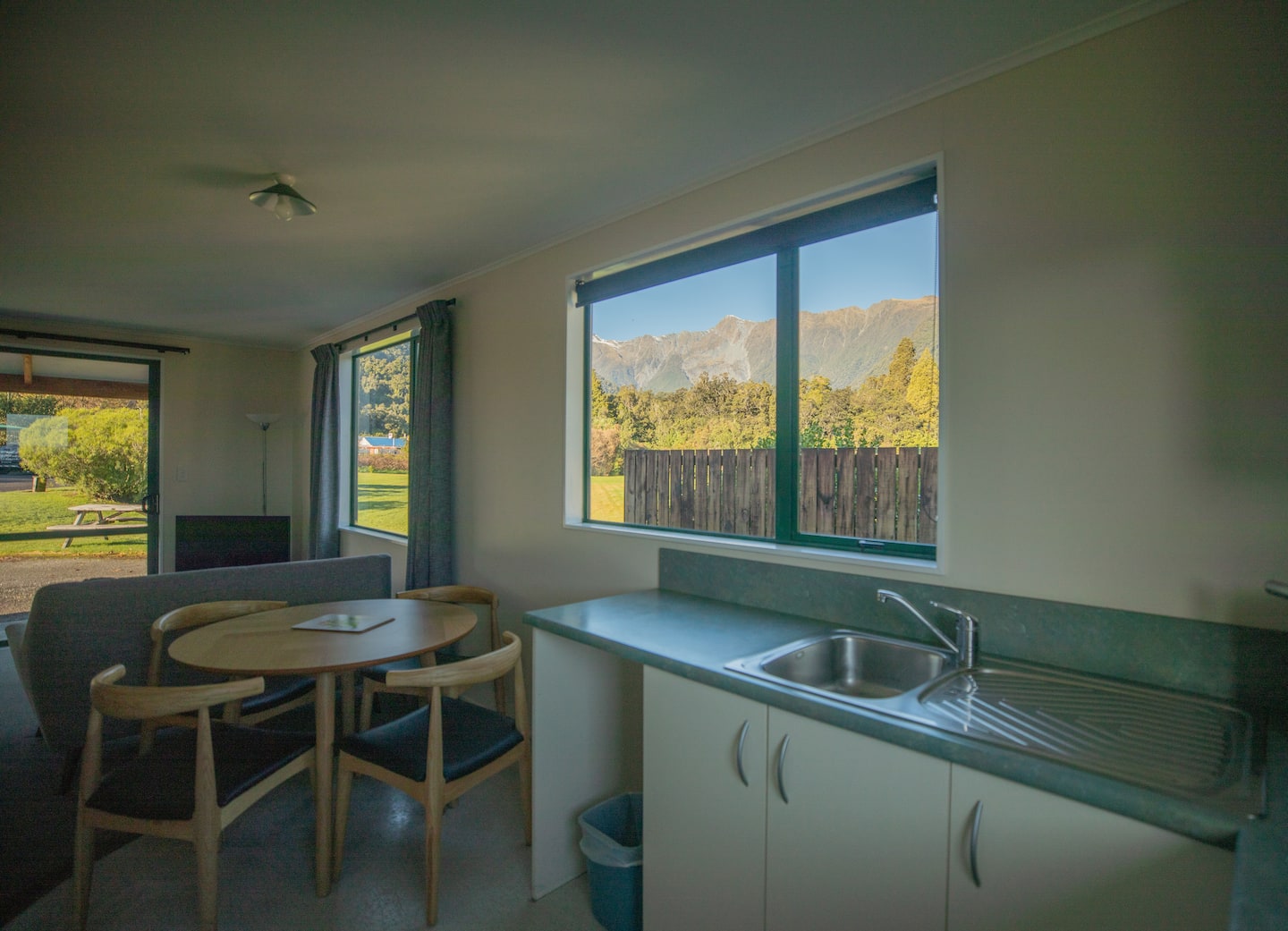 Two-bedroom Unit With Beautiful Mountain Views 4