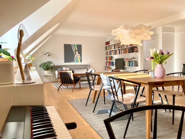 Lovely large and bright loft with unique details gallery image 3