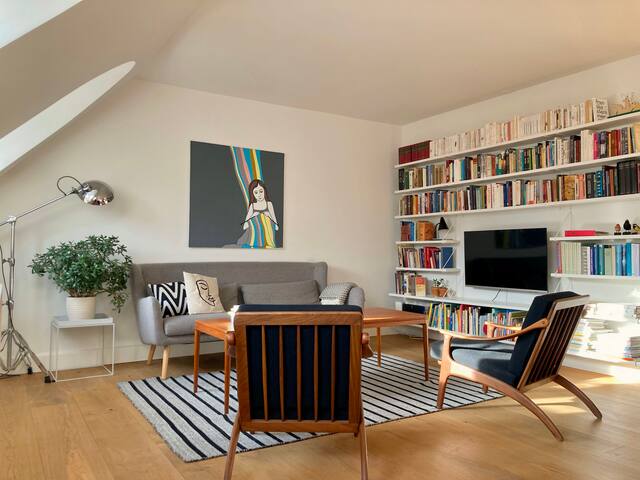 Lovely large and bright loft with unique details gallery image 5