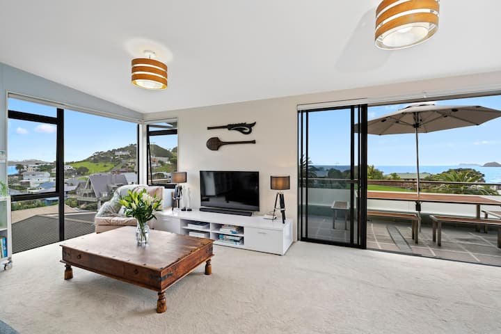 Luxury Coastal Retreat - 270° Views - 2 Bedroom - Russell