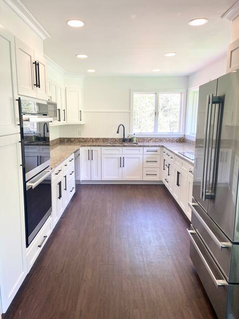 Spacious country home, beautiful sunsets, 40 acres