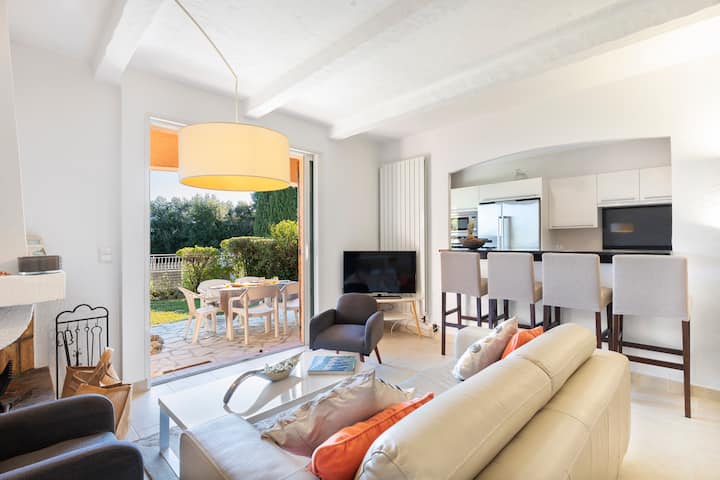 Villa Entièrement Climatisée, Piscine Et Tennis. - Saint-Laurent-du-Var