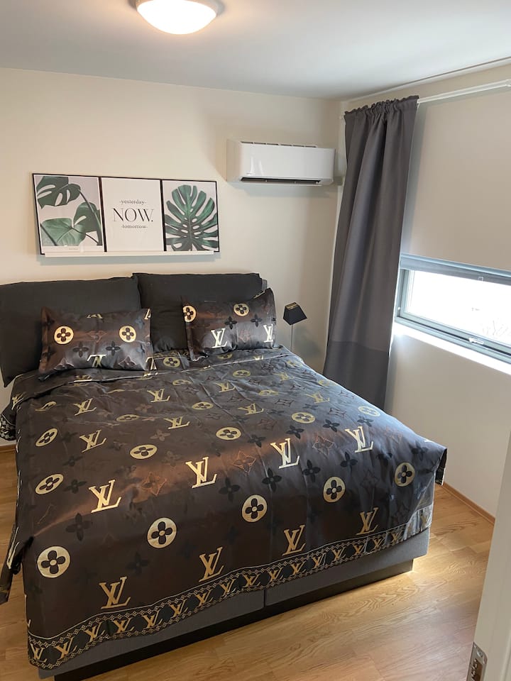 Soverom NR1. Dobbeltseng 180*200