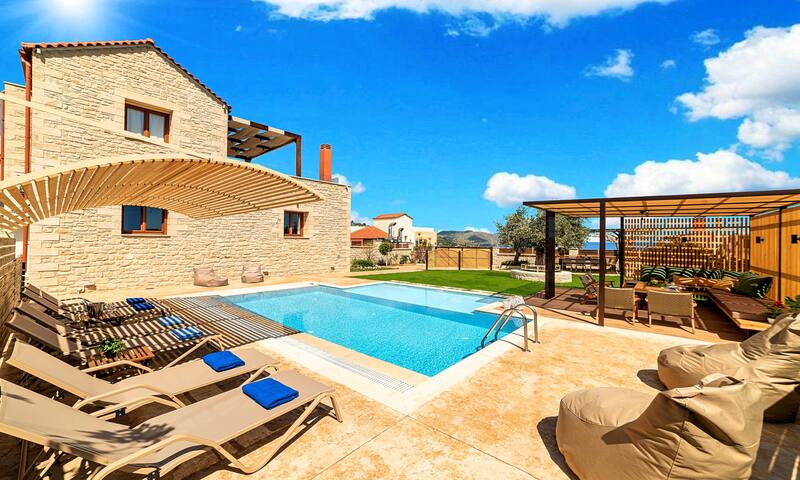 Cretan Sunrise Villa Heated Pool gallery image 3