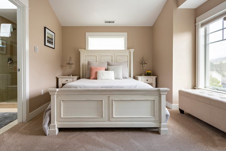 Rest assured, you'll love the second primary bedroom even more now that we have updated the bed since this photo was taken. It's equipped with a super comfortable mattress that can be adjusted to your preference and has a built-in massage feature.
