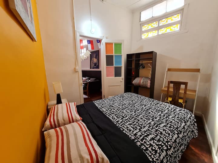 Pieza 3 de tamaño mediano. Cama de 2 plazas.