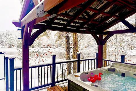 Lakefront Home-Stunning Views-Hot Tub, 3100 sqft!