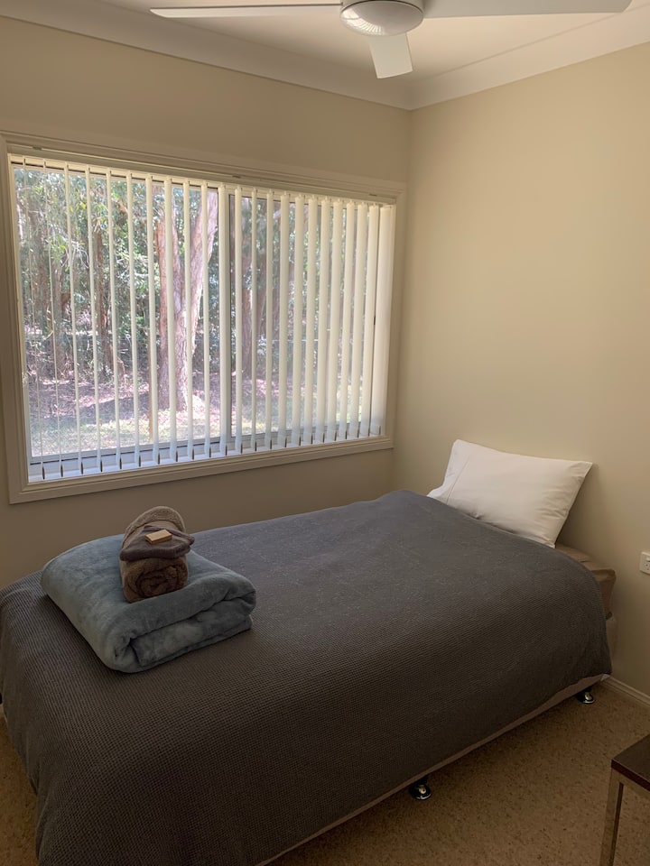 3号卧室-加大双人床