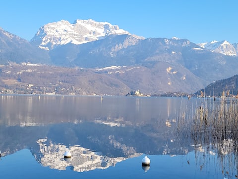 Top Airbnb: Between lake and mountain in Duingt
