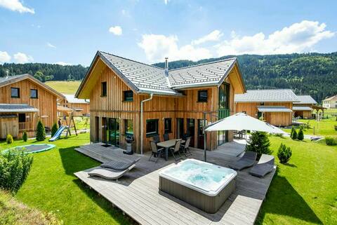 Wellness chalet, outdoor sauna & ski resort view