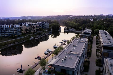 Successful Airbnb property: Penthouse on the River Prague in Libeň