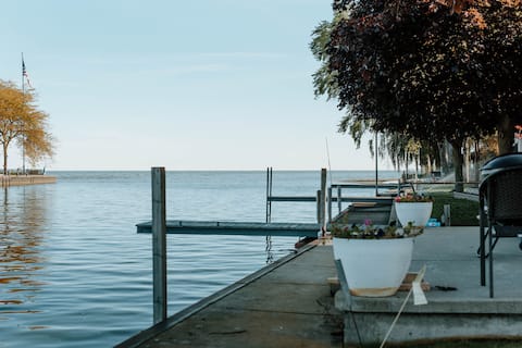 The White House! Kawkawlin River & Bay Views!