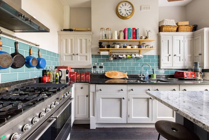 3 Bedroom Maisonette with Roof Terrace gallery image 3