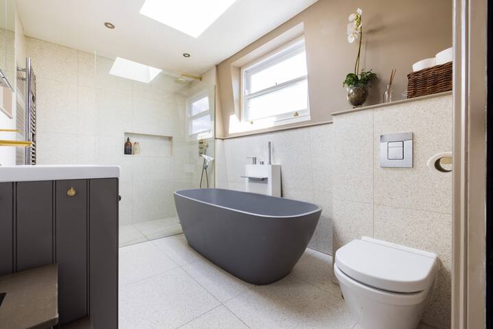 3 Bedroom Maisonette with Roof Terrace gallery image 2