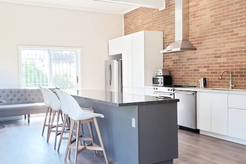 Successful Airbnb property: Windsor Castle is Waiting for You in Riverside