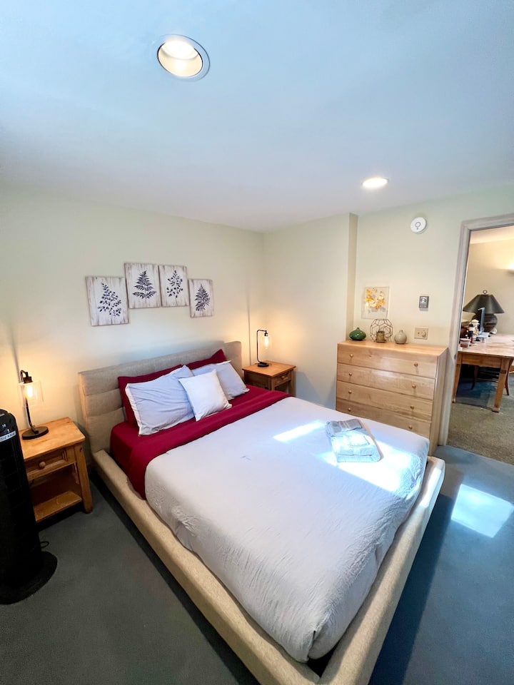 Queen room with en suite bath off downstairs living room
