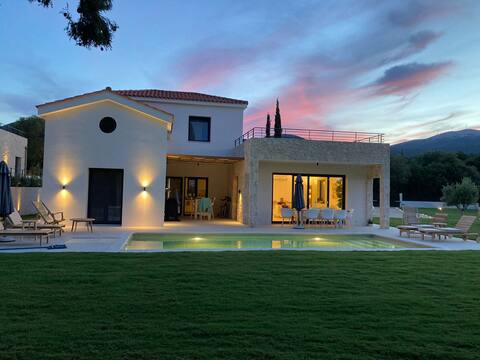IONIAN TRILOGY PRIVATE HEATED POOL VILLA THEODORE