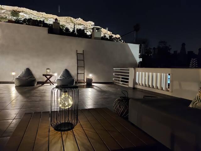 Luxury house in Plaka overlooking the Acropolis gallery image 2