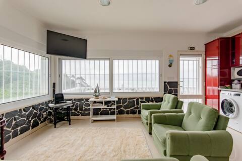 Top Airbnb: Nazare Beach Villa in Nazaré