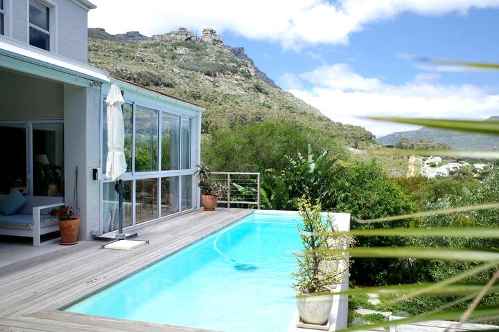Hout Bay Restio – Near sea, mountains & vineyards