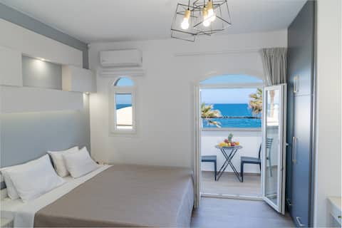 Top Airbnb: Renata Mare Beachfront Studios, Studio 4 Sea View in Περιφερειακή Ενότητα Ηρακλείου