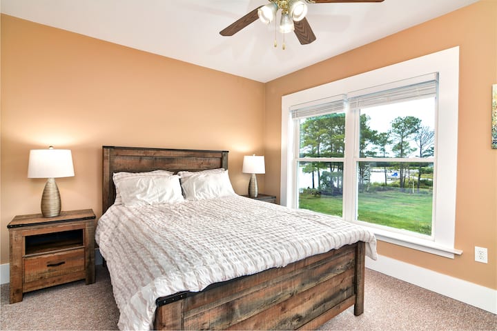 Chambre de Cooper - Lit queen size avec bain Jack et Jill