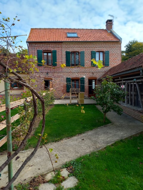 Holiday Cottage "Les Sources "in old farm Picarde