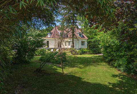 Les Varengues, large villa 10' walk from the sea