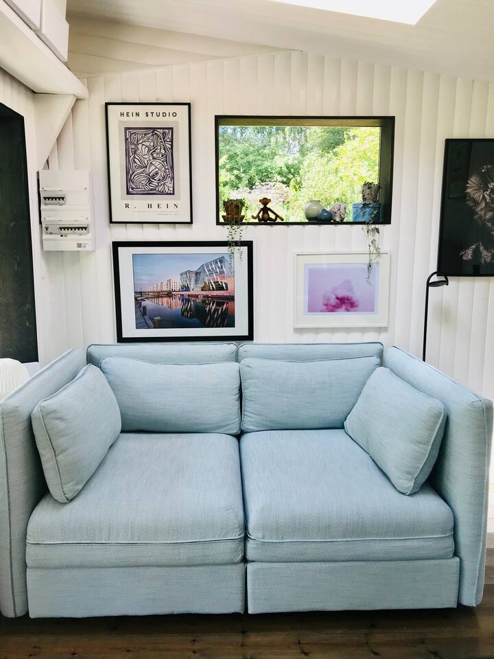 Диван, който може да се превърне в хубаво легло за двама души