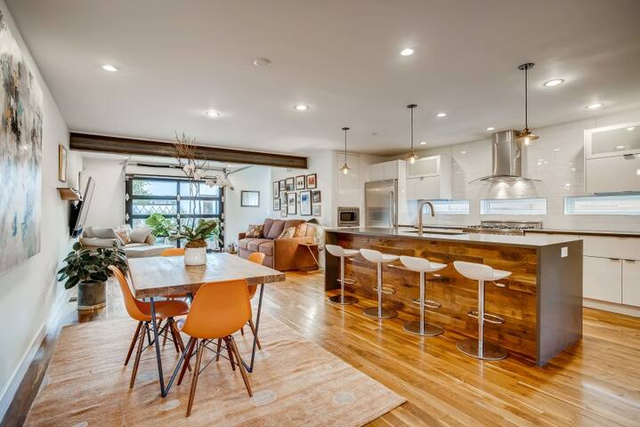 New modern home with beautiful view gallery image 5