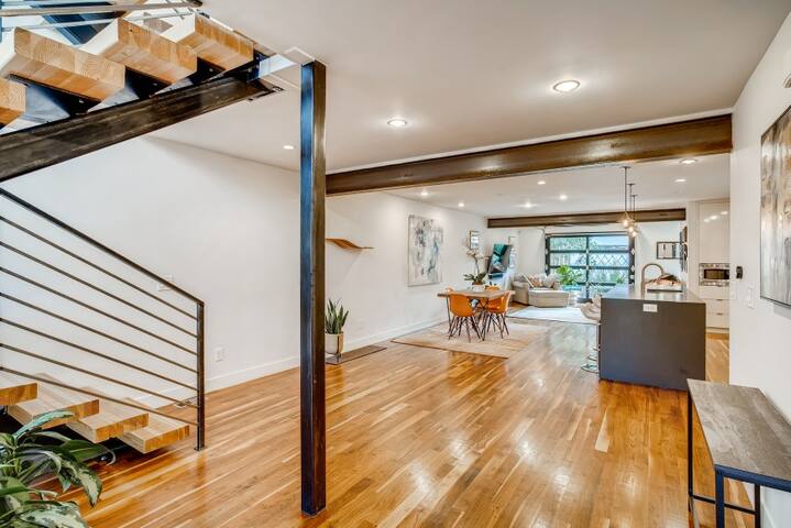 New modern home with beautiful view gallery image 3