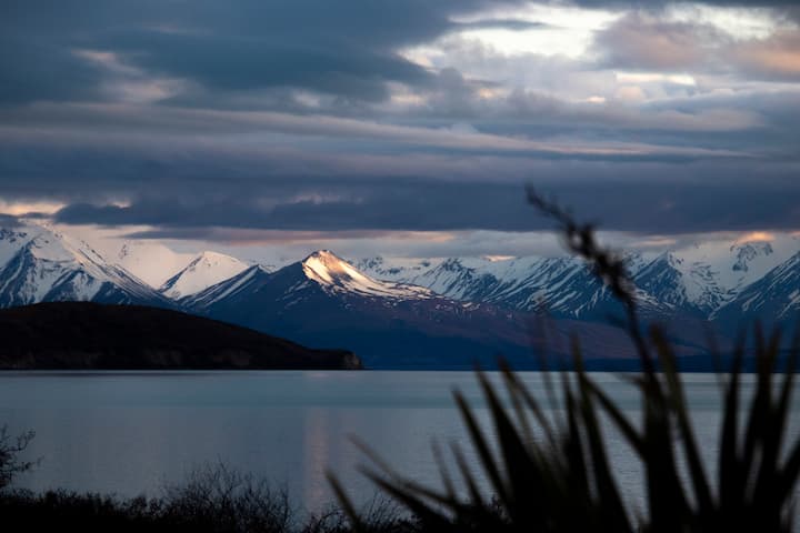 deluxe cottage by lake tekapo