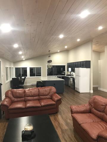 Beautiful secluded waterfront property gallery image 5