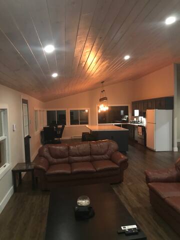 Beautiful secluded waterfront property gallery image 4