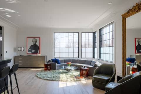Luxury Retreat with pool in historic Kingston