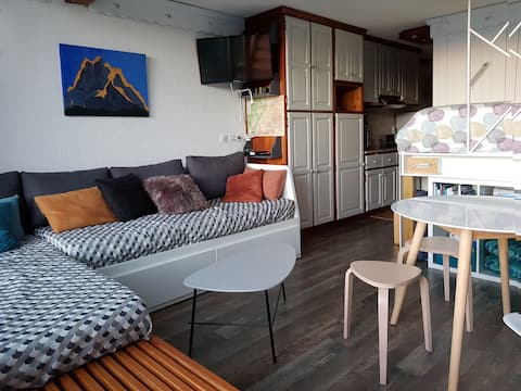 Successful Airbnb property: ARC 1600 Cozy Studio, Southwest Terrace in Bourg Saint Maurice