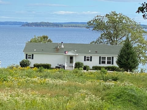 Searsport WATERFRONT home with beach access!