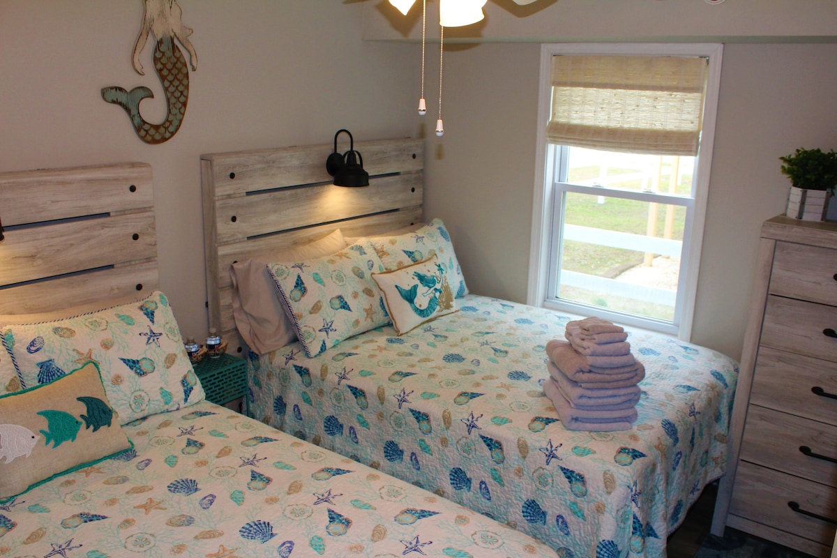 Bedroom #2- Two Full Size Ashley Beds With New, Comfortable Ashley-Sleep Mattresses And En-Suite Full Bath