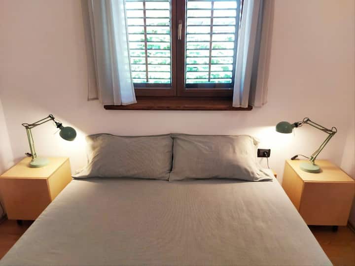 ห้องนอนพร้อมเตียงขนาดควีนไซส์