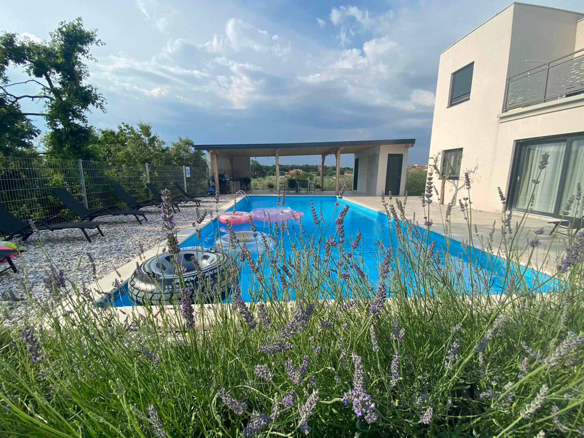 APP ENJOY GREEN, pool, garden, pets free of charge