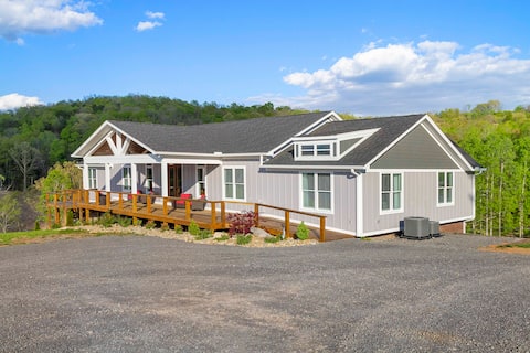 Lakefront Getaway at Swan Seymour w/ Kayaks