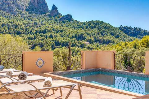Ca N'Aina, a pretty little house with a pool in Cala Tuent