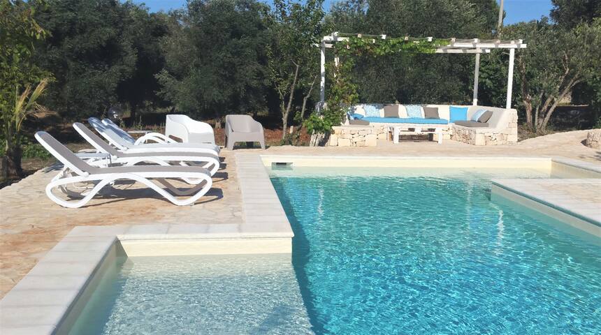 Villa Trulli Perla della Luce, private Pool, BBQ, gallery image 2