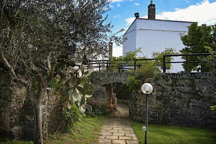 Fata Bianca: orto botanico piscina e idromassaggio gallery image 4