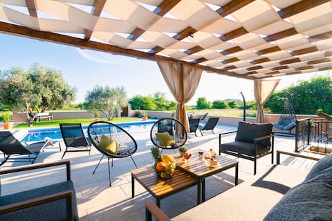 Villa Gode, secluded house with heated pool in Nin
